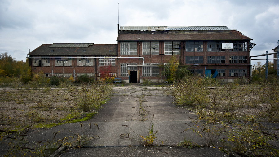 Vue extérieure d'un bâtiment de l'usine Yorkshire L'usine a été construite en 1919 et a d'abord été exploitée par la Compagnie Française de Matières Colorantes.