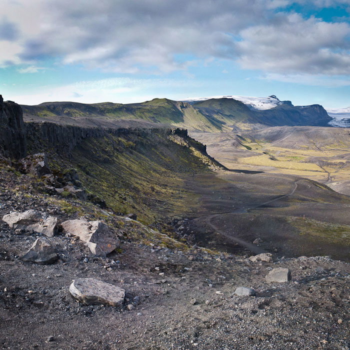 Ermstrur Du côté d'Ermstrur. Au fond à droite, la langue glaciaire du Mýrdalsjökull