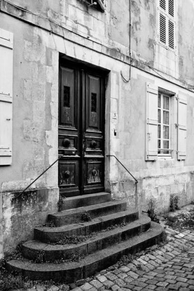 La porte. Dans les rues de Saint-Martin-de-Ré