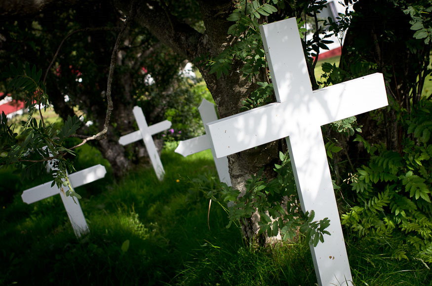 Le cimetière de l'église Hofskirkja, Hof 