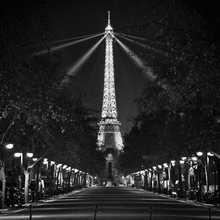 La tour Eiffel depuis l'avenue de Saxe, Paris 