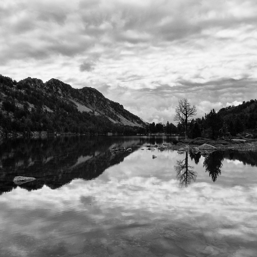 Reflets dans le lac d'Aumar 