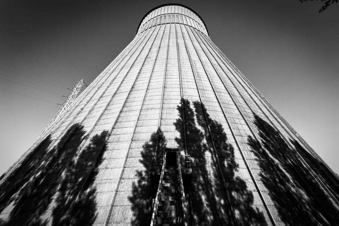 L'entrée de la tour de refroidissement, centrale de Monceau