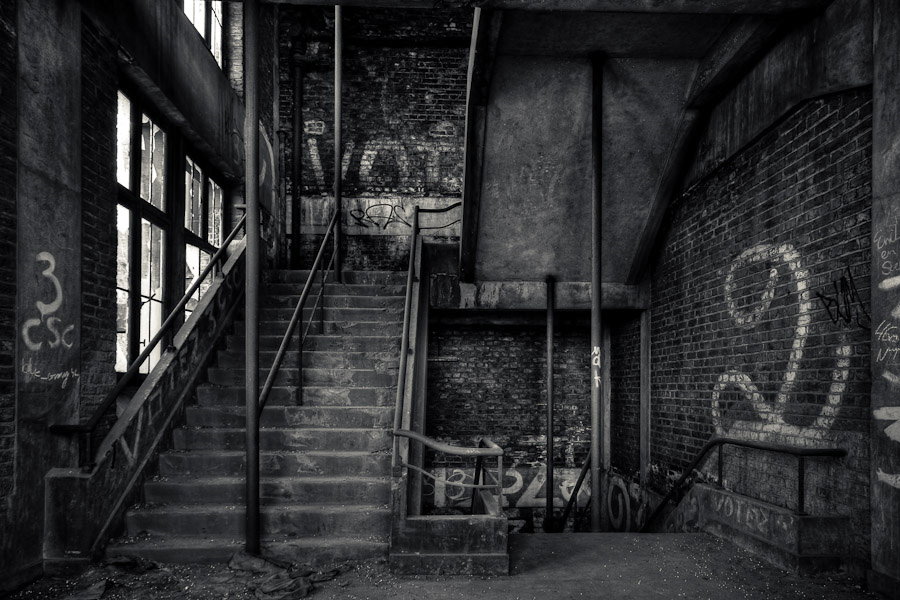 Escaliers Cet escalier reliait les trois étages des douches, on y trouve des inscriptions syndicales datant de la fermeture de la mine