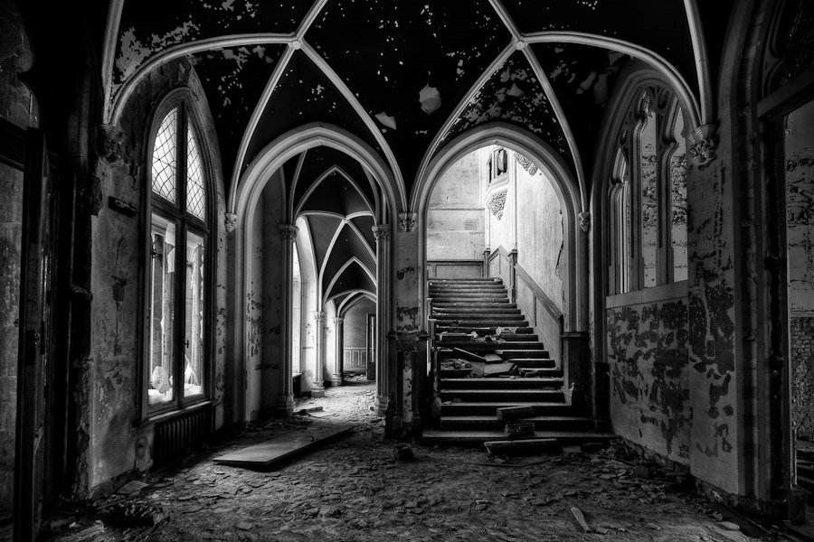 L'escalier du hall du château de Noisy 