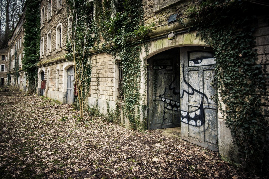 Fort du Haut-Buc #5 Entre 1880 et 1940, le Fort est une annexe de la garnison et un dépôt de munition. Puis, il est annexé par les Allemands