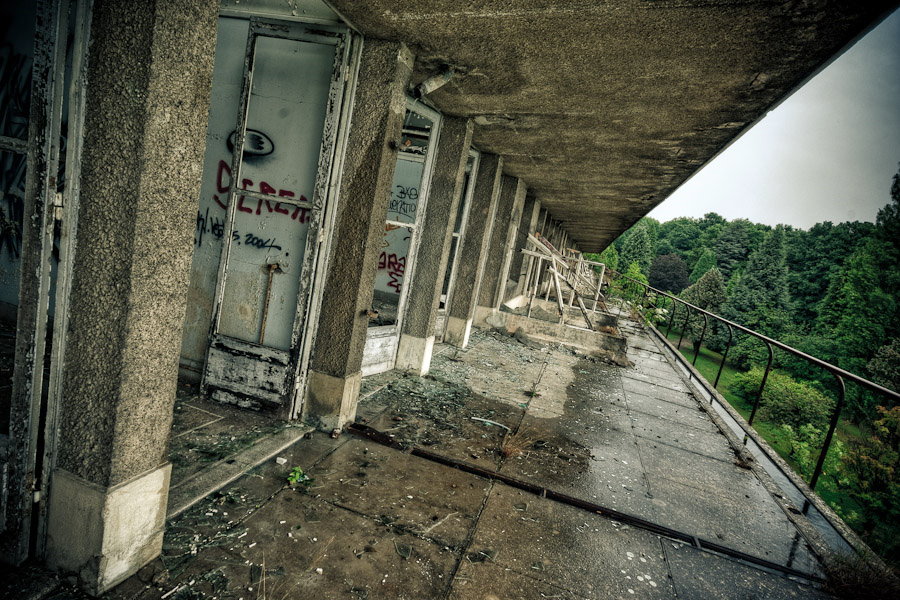 Terrase sans vis-à-vis, sanatorium du Vexin #8 