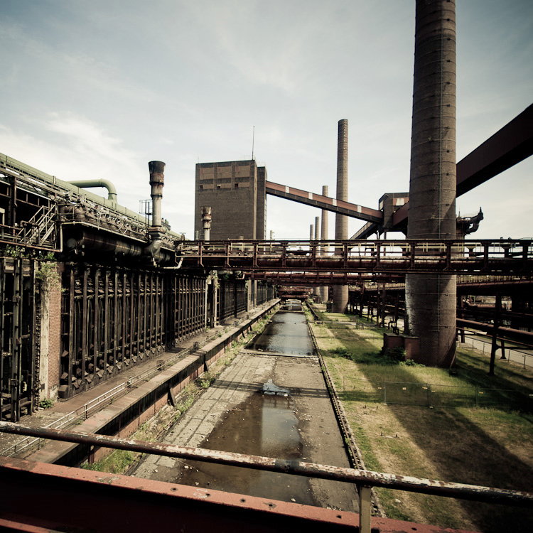 zollverein-12 La cokerie Zollverein disposait d'environ 300 fours répartis en 9 batteries. Chaque jour, 10000 tonnes de houille étaient converties en 8000 tonnes de coke