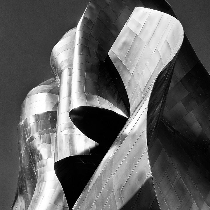 Museum de la Pop Culture Le MoPOP a été fondé par Paul Allen. L'architecte de ce musée dédié à la musique est Frank Gehry.